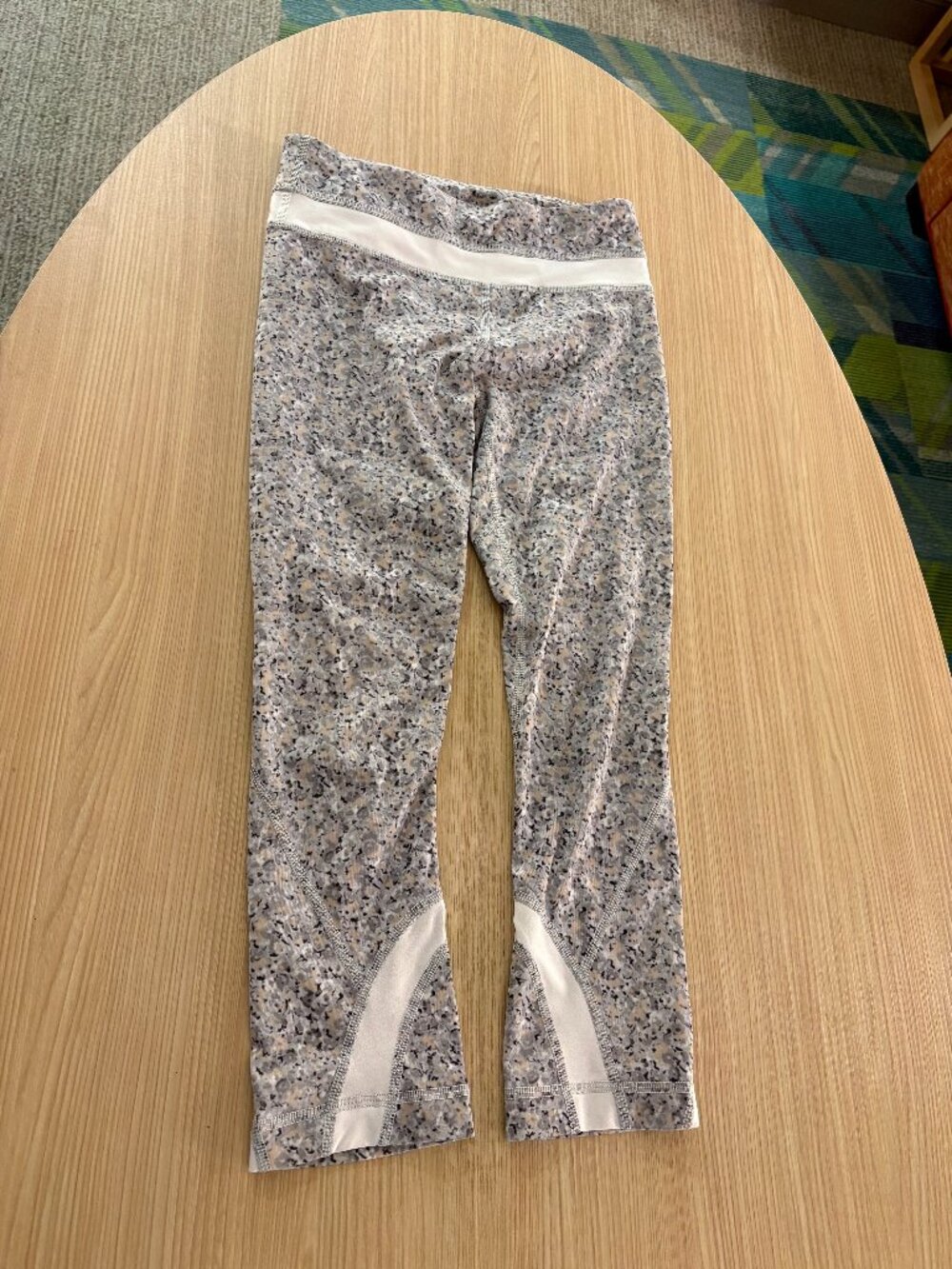 Lululemon Cropped Leggings Light Grey Size 2 Geometric Print Trim Pull On Pocket
